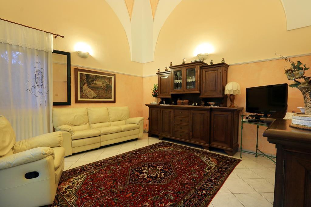 بريزيتشي B&B La Villa المظهر الخارجي الصورة